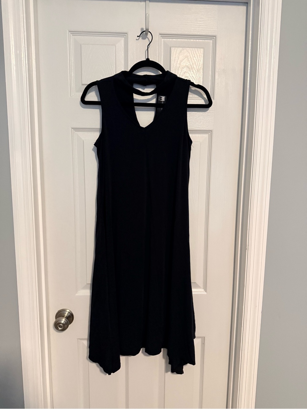 Antthony Black Sleeveless V-Neck Midi Dress